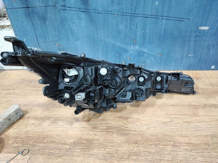 Frontscheinwerfer Toyota Corolla 8115002S70 90154014 Links Headlight SCH8848210047nl