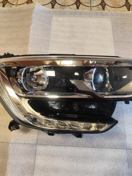 Frontscheinwerfer Renault 260102555R Rechts Scheinwerfer Headlight SCH8849320319ym