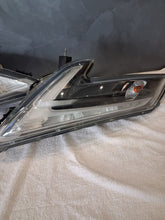 Laden Sie das Bild in den Galerie-Viewer, Frontscheinwerfer Nissan Juke F15 26120BV81A Ein Satz Scheinwerfer Headlight SCH8854354532vj