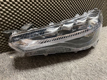 Laden Sie das Bild in den Galerie-Viewer, Frontscheinwerfer Toyota Corolla PSH461 Links Scheinwerfer Headlight SCH8879177975ix