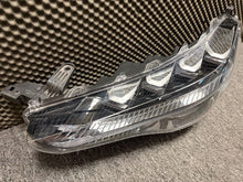 Laden Sie das Bild in den Galerie-Viewer, Frontscheinwerfer Toyota Corolla PSH461 Links Scheinwerfer Headlight SCH8879177975ix