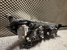 Laden Sie das Bild in den Galerie-Viewer, Frontscheinwerfer Toyota Corolla PSH461 Links Scheinwerfer Headlight SCH8879177975ix