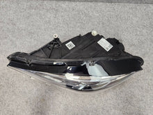 Laden Sie das Bild in den Galerie-Viewer, Frontscheinwerfer Mercedes-Benz Cla X118 A1189066901 Links Headlight SCH8886058384cv