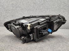 Laden Sie das Bild in den Galerie-Viewer, Frontscheinwerfer Mercedes-Benz Cla X118 A1189066901 Links Headlight SCH8886058384cv