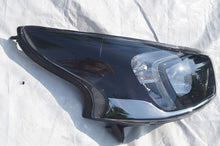 Laden Sie das Bild in den Galerie-Viewer, Frontscheinwerfer Opel Vivaro B 95527867 260101586 Rechts Scheinwerfer Headlight SCH8892923004mz