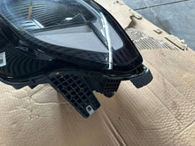 Load image into Gallery viewer, Frontscheinwerfer Ford R2KB13E015CH Links Scheinwerfer Headlight SCH8896764990gp
