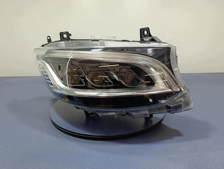 Frontscheinwerfer Mercedes-Benz Sprinter A9109069100 Rechts Headlight SCH8905654318rz