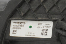 Laden Sie das Bild in den Galerie-Viewer, Frontscheinwerfer Volvo V40 32228480 LED Rechts Scheinwerfer Headlight SCH8942409649ql