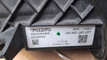 Laden Sie das Bild in den Galerie-Viewer, Frontscheinwerfer Volvo V40 32228483 LED Links Scheinwerfer Headlight SCH8955572988ik
