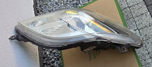 Laden Sie das Bild in den Galerie-Viewer, Frontscheinwerfer Toyota Yaris 81150-0D330 Links Scheinwerfer Headlight SCH8981019341zk