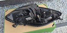 Laden Sie das Bild in den Galerie-Viewer, Frontscheinwerfer Toyota Yaris 81150-0D330 Links Scheinwerfer Headlight SCH8981019341zk