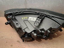 Laden Sie das Bild in den Galerie-Viewer, Frontscheinwerfer Dacia Duster 260107725R LED Rechts Scheinwerfer Headlight SCH8984863091va