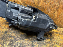 Laden Sie das Bild in den Galerie-Viewer, Frontscheinwerfer Dacia Sandero III 260607161R Full LED Links Headlight SCH8997911859gk