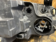 Laden Sie das Bild in den Galerie-Viewer, Frontscheinwerfer Dacia Sandero III 260607161R Full LED Links Headlight SCH8997911859gk