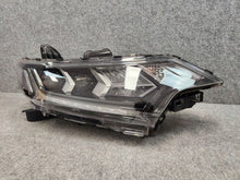 Laden Sie das Bild in den Galerie-Viewer, Frontscheinwerfer Mitsubishi Outlander III 8301D332SCZ LED Rechts Headlight SCH8998243702qh