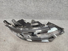 Laden Sie das Bild in den Galerie-Viewer, Frontscheinwerfer Mitsubishi Outlander III 8301D332SCZ LED Rechts Headlight SCH8998243702qh