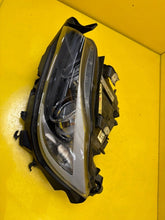 Laden Sie das Bild in den Galerie-Viewer, Frontscheinwerfer BMW 3 E91 E90 6942743 Xenon Links Scheinwerfer Headlight SCH9004310593gv