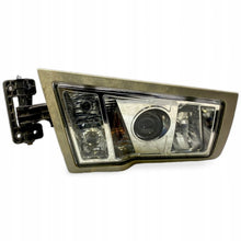Laden Sie das Bild in den Galerie-Viewer, Frontscheinwerfer Volvo 20452847LH Links Scheinwerfer Headlight SCH9009327981gc