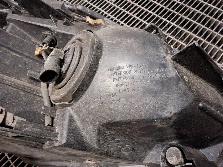Frontscheinwerfer Toyota Prius HCHR-730 Rechts Scheinwerfer Headlight SCH9039894130nb