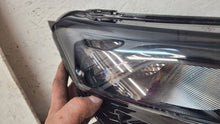 Laden Sie das Bild in den Galerie-Viewer, Frontscheinwerfer Ford Transit Courier R2X613W029CF 11071080 85122000 Rechts SCH9056654101xp