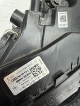 Laden Sie das Bild in den Galerie-Viewer, Frontscheinwerfer Audi Q5 8R0941031C Links Scheinwerfer Headlight SCH9071023448sy