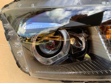 Load image into Gallery viewer, Frontscheinwerfer Hyundai Bayon 92102Q0500 Rechts Scheinwerfer Headlight SCH9072633120ok