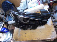 Laden Sie das Bild in den Galerie-Viewer, Frontscheinwerfer Mazda BCHJ-51040 BCHJ-51030 Ein Stück (Rechts oder Links) SCH9091577752vt