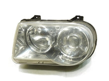 Laden Sie das Bild in den Galerie-Viewer, Frontscheinwerfer Chrysler 300c 04805761AL Links Scheinwerfer Headlight SCH9103145093uj