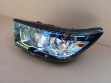 Laden Sie das Bild in den Galerie-Viewer, Frontscheinwerfer Ssangyong Tivoli 8310135300 Links Scheinwerfer Headlight SCH9132730914wh