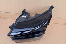 Laden Sie das Bild in den Galerie-Viewer, Frontscheinwerfer Skoda Enyaq 5LB941035A LED Links Scheinwerfer Headlight SCH9139151573sw