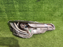 Laden Sie das Bild in den Galerie-Viewer, Frontscheinwerfer Toyota Corolla 81110-02S70 LED Rechts Scheinwerfer Headlight SCH9155241374ln