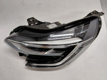 Laden Sie das Bild in den Galerie-Viewer, Frontscheinwerfer Renault Captur II 260600666R Links Scheinwerfer Headlight SCH9166319170ph