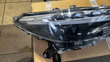 Laden Sie das Bild in den Galerie-Viewer, Frontscheinwerfer Toyota Corolla 81150-16840 Rechts Scheinwerfer Headlight SCH9197991821nq