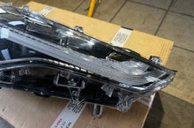 Laden Sie das Bild in den Galerie-Viewer, Frontscheinwerfer Toyota Corolla 81150-16840 Rechts Scheinwerfer Headlight SCH9197991821nq