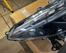 Laden Sie das Bild in den Galerie-Viewer, Frontscheinwerfer Toyota Corolla 81150-16840 Rechts Scheinwerfer Headlight SCH9197991821nq