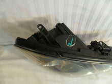 Laden Sie das Bild in den Galerie-Viewer, Frontscheinwerfer Toyota Avensis Verso A01129428 Rechts Scheinwerfer Headlight SCH9239660606ht