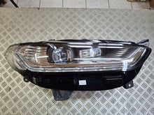 Laden Sie das Bild in den Galerie-Viewer, Frontscheinwerfer Ford Mondeo I ES73-13D154-AF ES73-13D155-AF LED Rechts SCH9246632420is