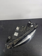 Laden Sie das Bild in den Galerie-Viewer, Frontscheinwerfer Mercedes-Benz W246 A2469066101 LED Links Headlight SCH9254693003an