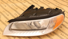 Laden Sie das Bild in den Galerie-Viewer, Frontscheinwerfer Volvo V70 S80 31214347 Xenon Links Scheinwerfer Headlight SCH9304817087cw