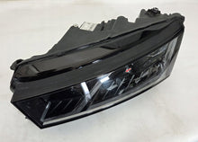 Load image into Gallery viewer, Frontscheinwerfer Skoda Octavia IV 5E4941015B LED Links Scheinwerfer Headlight SCH9321115585eu