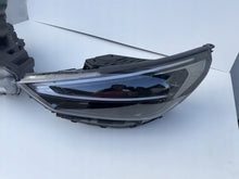 Laden Sie das Bild in den Galerie-Viewer, Frontscheinwerfer Hyundai I30 92101G4600 Ein Stück (Rechts oder Links) Headlight SCH9335712701sq