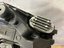 Laden Sie das Bild in den Galerie-Viewer, Frontscheinwerfer Skoda Octavia IV 5E8941016 Rechts Scheinwerfer Headlight SCH9355420904fj