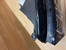 Laden Sie das Bild in den Galerie-Viewer, Frontscheinwerfer Skoda Octavia I 0301118233A Links Scheinwerfer Headlight SCH9411188865pb