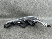 Laden Sie das Bild in den Galerie-Viewer, Frontscheinwerfer Toyota Corolla 2306211405 8111012N70 Rechts Headlight SCH9423494757dl