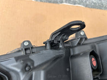 Laden Sie das Bild in den Galerie-Viewer, Frontscheinwerfer Toyota Corolla 2306211405 8111012N70 Rechts Headlight SCH9423494757dl