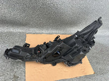 Laden Sie das Bild in den Galerie-Viewer, Frontscheinwerfer Toyota Corolla 2306211405 8111012N70 Rechts Headlight SCH9423494757dl