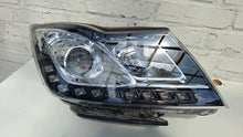 Laden Sie das Bild in den Galerie-Viewer, Frontscheinwerfer Ssangyong Korando 8310834200 Rechts Scheinwerfer Headlight SCH9433848238uv