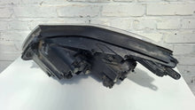 Laden Sie das Bild in den Galerie-Viewer, Frontscheinwerfer Ssangyong Korando 8310834200 Rechts Scheinwerfer Headlight SCH9433848238uv