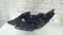Laden Sie das Bild in den Galerie-Viewer, Frontscheinwerfer Ssangyong Korando 8310834200 Rechts Scheinwerfer Headlight SCH9433848238uv