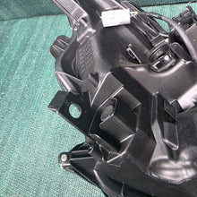 Laden Sie das Bild in den Galerie-Viewer, Frontscheinwerfer Lexus Es 81185-33K60 Links Scheinwerfer Headlight SCH9484216611du